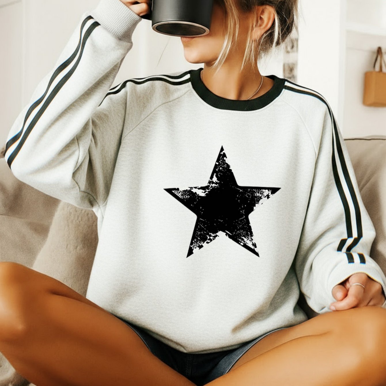 Women's Oversized Casual Star Print Sweatshirt - Oversized Round Neck Sweater with Black Star Pattern