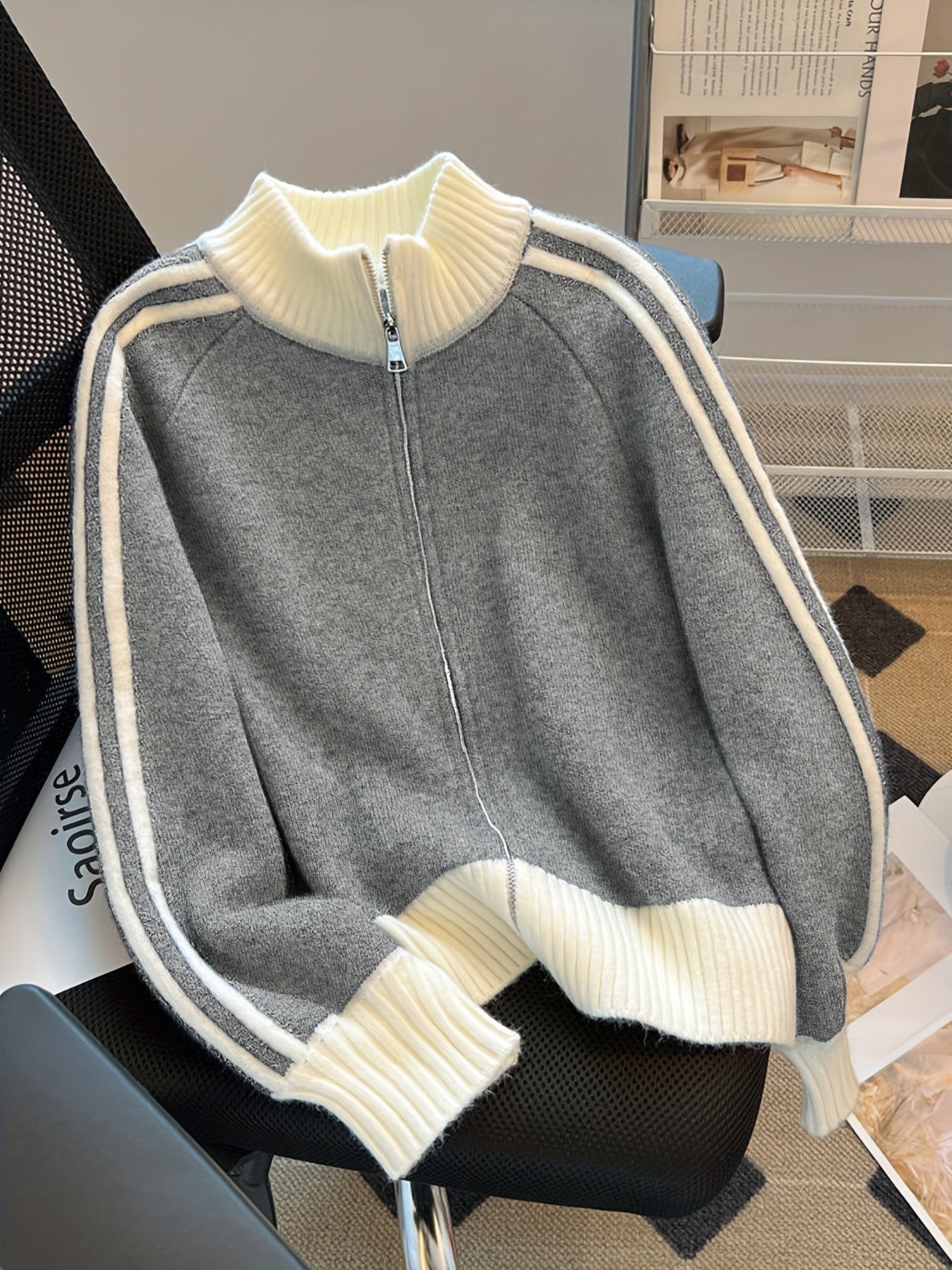 ELEGANTSUT 's Retro Grey & White Half-Zip Sweater Jacket - Full-Zip Back Closure, Collar, Black Stripe Trim