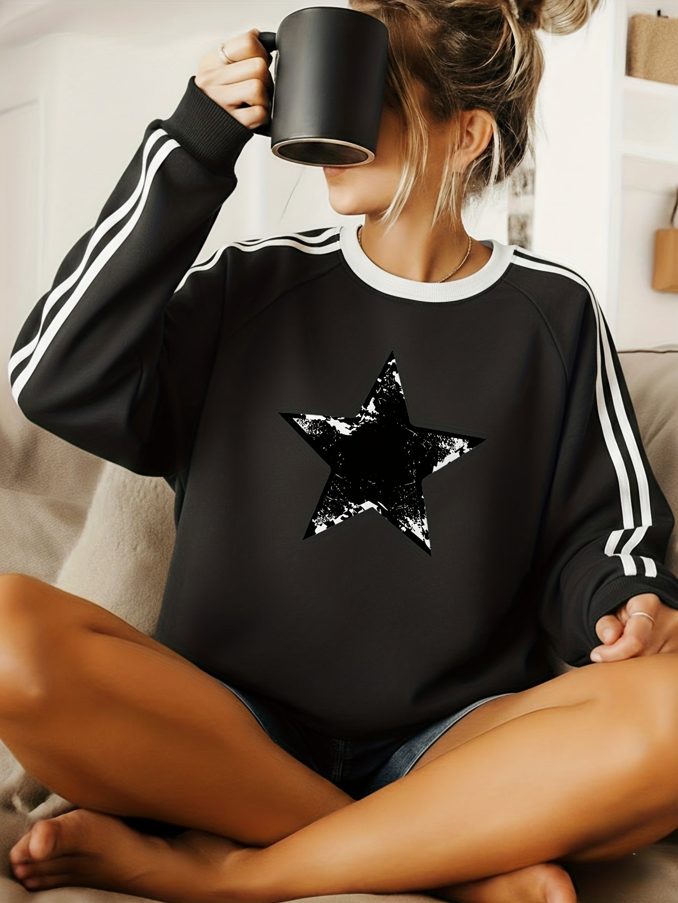 Women's Oversized Casual Star Print Sweatshirt - Oversized Round Neck Sweater with Black Star Pattern