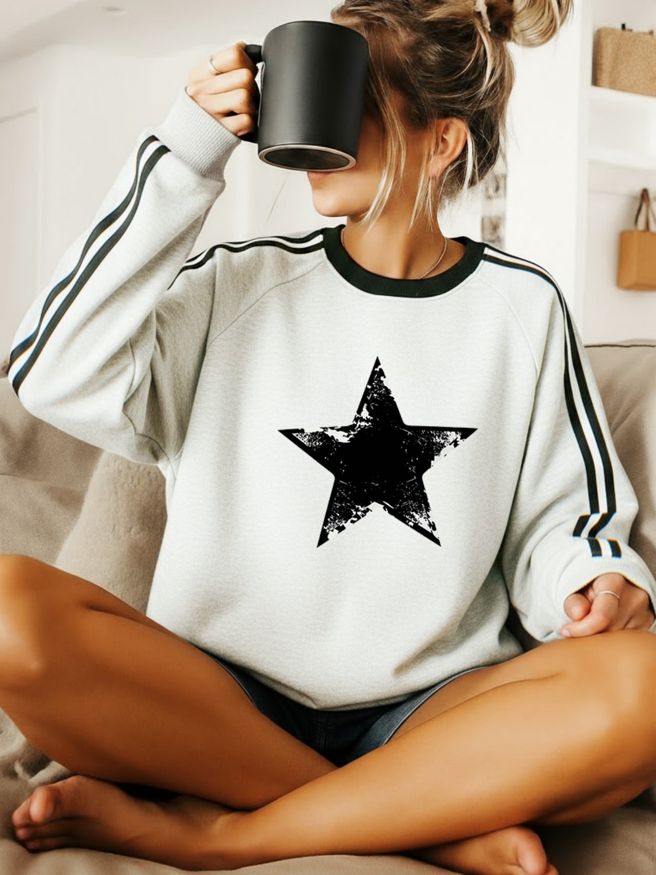 Women's Oversized Casual Star Print Sweatshirt - Oversized Round Neck Sweater with Black Star Pattern