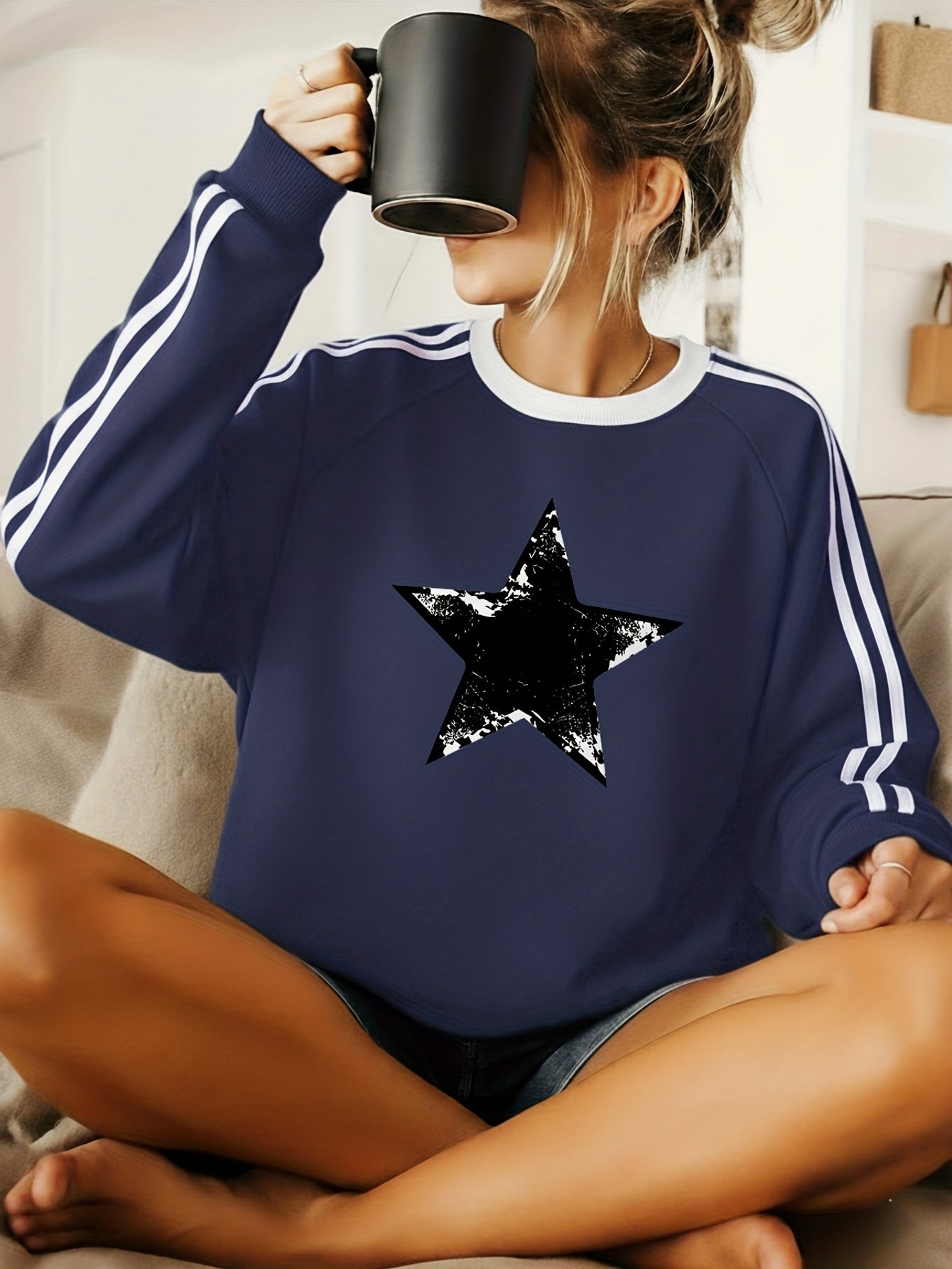 Women's Oversized Casual Star Print Sweatshirt - Oversized Round Neck Sweater with Black Star Pattern