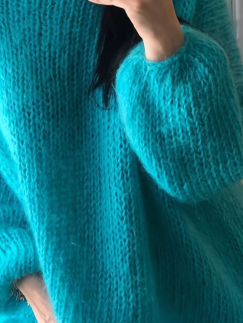 A new autumn\u002Fwinter 2025 Women's casual and chic boat-neck solid-color long-sleeved pullover