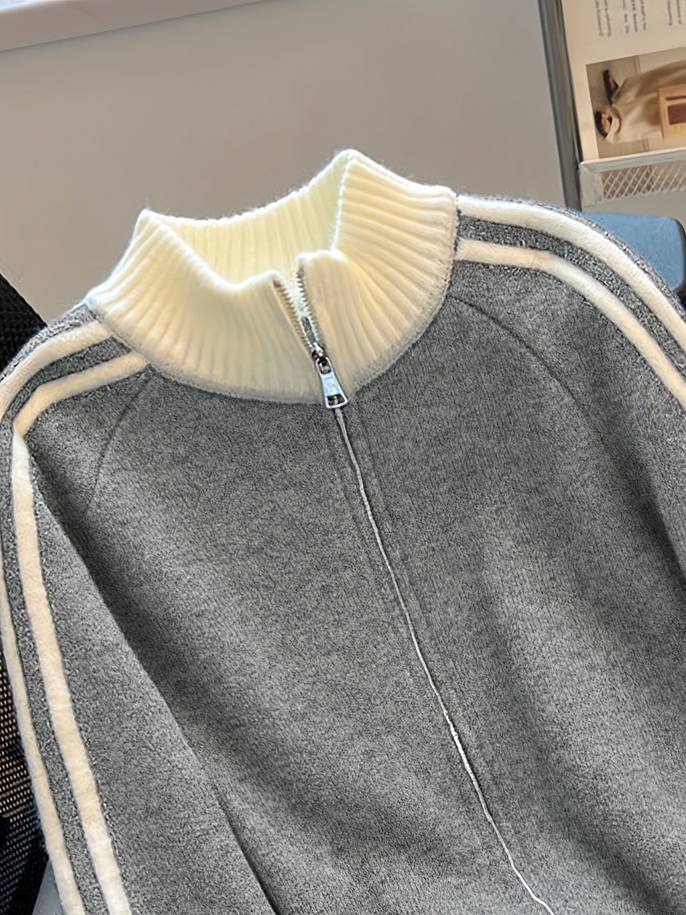 ELEGANTSUT 's Retro Grey & White Half-Zip Sweater Jacket - Full-Zip Back Closure, Collar, Black Stripe Trim